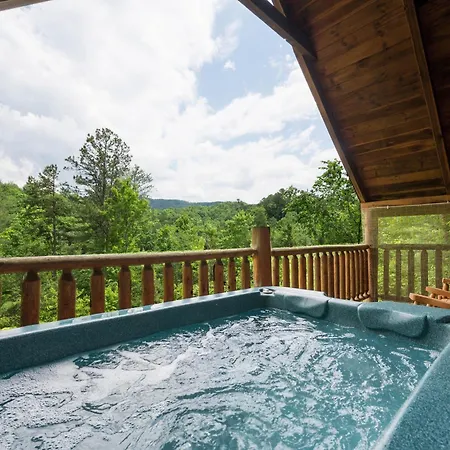 Private Studio Log Cabin! Mountain View, Hot Tub, Fireplace, Honeymoon! Sevierville Exterior photo