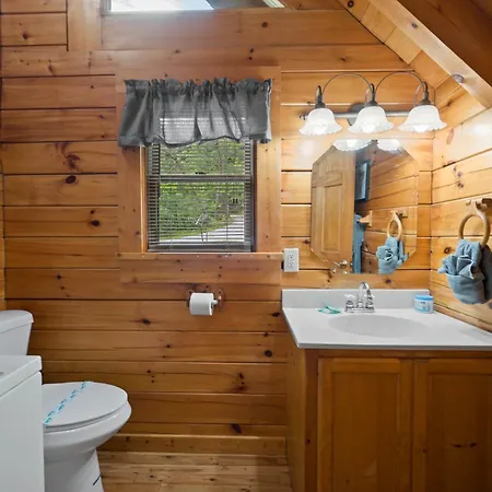 Private Studio Log Cabin! Mountain View, Hot Tub, Fireplace, Honeymoon! Sevierville Exterior photo