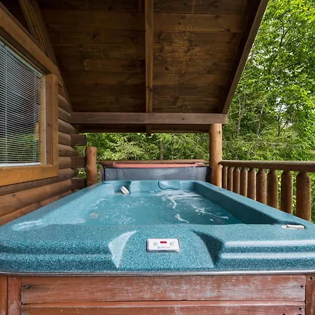 Private Studio Log Cabin! Mountain View, Hot Tub, Fireplace, Honeymoon! Sevierville Exterior photo
