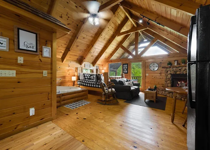 Private Studio Log Cabin! Mountain View, Hot Tub, Fireplace, Honeymoon!