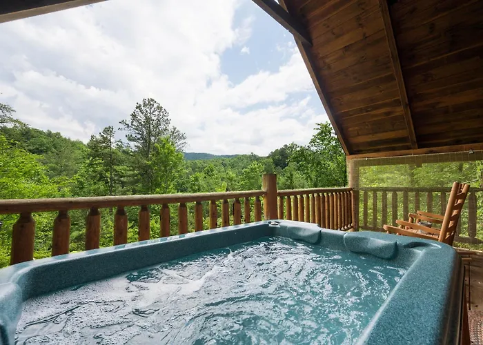 Private Studio Log Cabin! Mountain View, Hot Tub, Fireplace, Honeymoon!