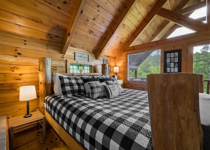 Private Studio Log Cabin! Mountain View, Hot Tub, Fireplace, Honeymoon!