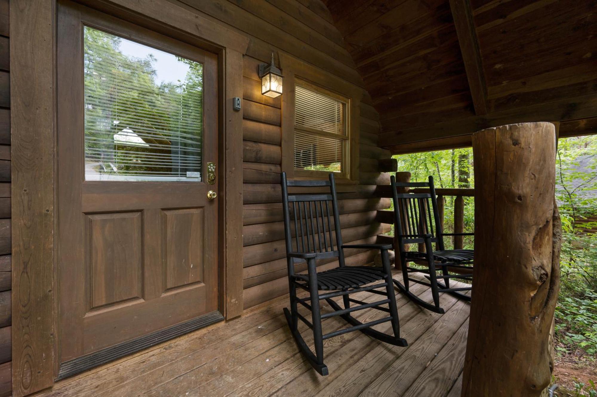 Private Log Cabin! Mountain View, Hot Tub, Fireplace, Honeymoon! Holiday home Sevierville
