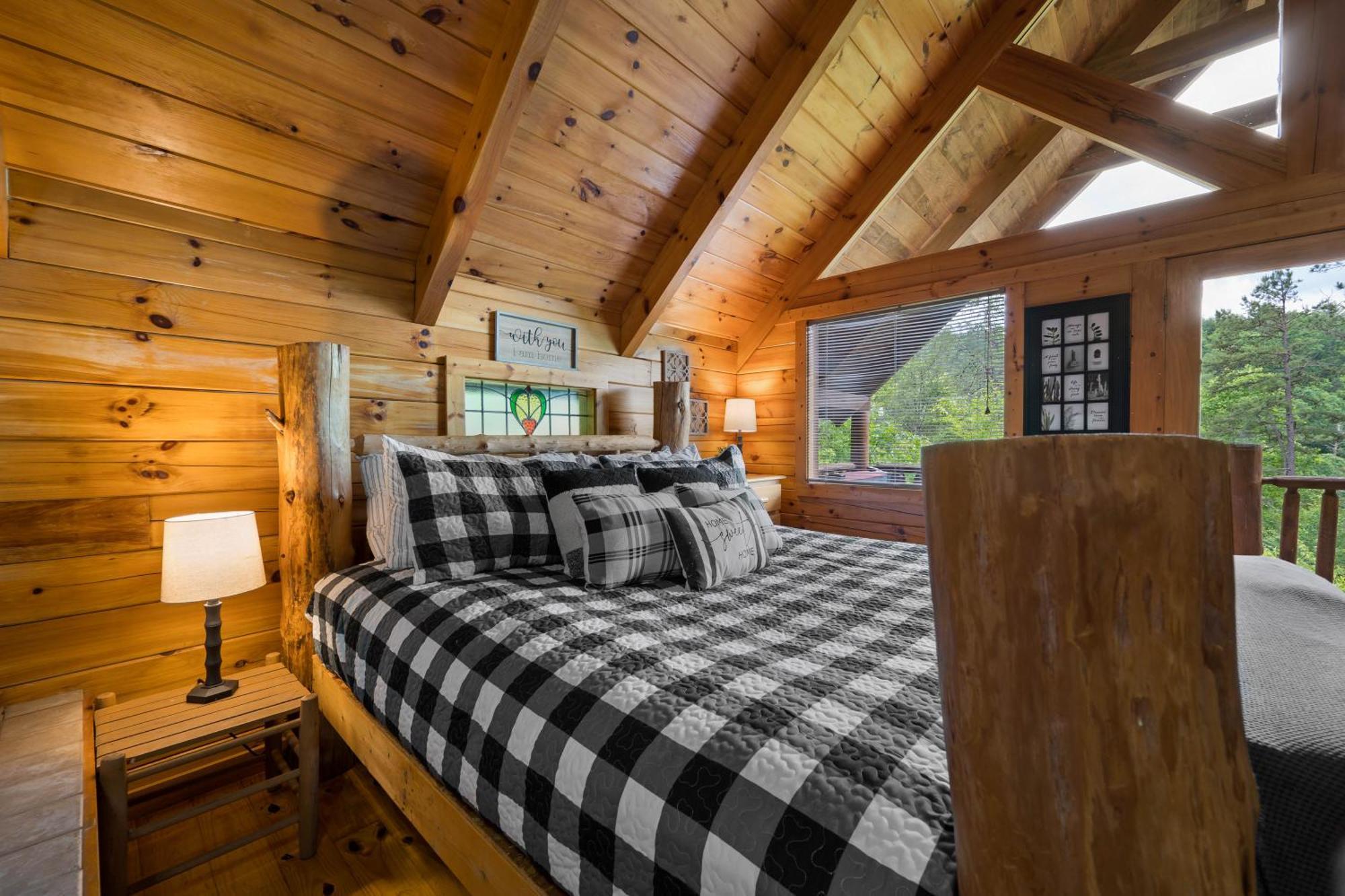 Holiday home Private Log Cabin! Mountain View, Hot Tub, Fireplace, Honeymoon! Sevierville