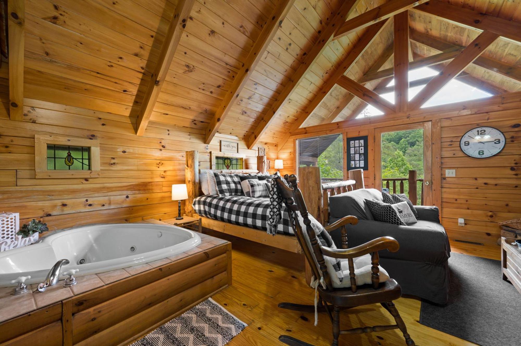 Private Log Cabin! Mountain View, Hot Tub, Fireplace, Honeymoon! Sevierville